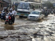 മഴക്കാലത്ത് കാറോടിക്കുമ്പോള്‍ ശ്രദ്ധിക്കേണ്ടതെന്തെല്ലാം?