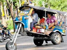 ഓട്ടോറിക്ഷകള്‍ നിരത്തില്‍ ചിരിയുണര്‍ത്തുമ്പോള്‍