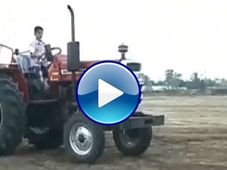 എട്ടു വയസ്സുകാരന്റെ ട്രാക്ടര്‍ സ്റ്റണ്ട്