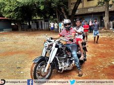 ടസ്‌കര്‍ ഹാര്‍ലി ഓണേഴ്സ്: സ്‌കൂളിലേക്ക് വീണ്ടും 