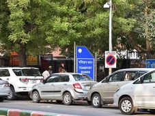 ഒറ്റത്തവണ പാർക്കിങ് ഫീസ് കുത്തനെ ഉയർത്തുന്നു