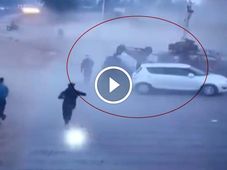 ബൈക്ക് യാത്രികന്റെ അശ്രദ്ധ; സ്വിഫ്റ്റ് ഡിസയര്‍ പറന്നത് തലകീഴായി, ഒഴിവായത് വന്‍ദുരന്തം