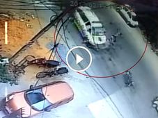 ഇടിച്ചതും പോര നിര്‍ത്താതെ കടന്നും കളഞ്ഞു; ബൈക്കിനെ 'കുത്തിമലര്‍ത്തി' പൊലീസ് കാര്‍