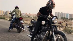 ബുള്ളറ്റും ഡോമിനാറും തമ്മില്‍ വടംവലി — ജയം ആര്‍ക്കൊപ്പം?
