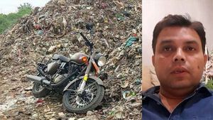 പെഗാസസ് വിവാദം പുകയുന്നു, എബിഎസില്ലാത്ത ബൈക്ക് വിറ്റതെങ്ങനെയെന്ന് വിവരാവകാശ ഹര്‍ജി