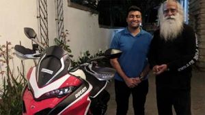 വീണ്ടും ഡ്യുക്കാട്ടി സ്വന്തമാക്കി സദ്ഗുരു