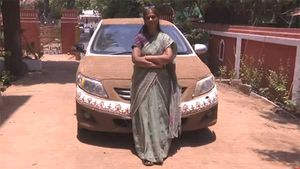 കാറില്‍ ചാണകം മെഴുകിയ സംഭവം, കാരണം വിശദീകരിച്ച് ഉടമ — വീഡിയോ