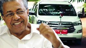 ട്രാഫിക്ക് നിയമങ്ങൾ കാറ്റിൽ പറത്തി മന്ത്രി വാഹനങ്ങൾ