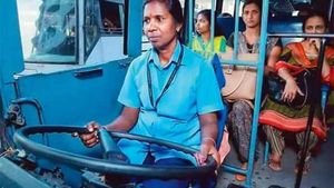 വളയിട്ട കൈകളില്‍ വളയം ഭദ്രം; കെഎസ്ആര്‍ടിസി വനിതാ ഡൈവറിന് സോഷ്യല്‍ മീഡിയയില്‍ കൈയ്യടി
