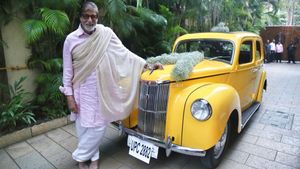 പുതിയ വിന്റേജ് കാറിൽ മുംബൈ ചുറ്റി ബിഗ് ബി