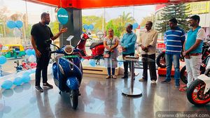 ചേതക് ഇലക്ട്രിക്കിന്റെ ബംഗളൂരുവിലെ ആദ്യ ഡെലിവറി ആരംഭിച്ച് ബജാജ്