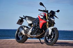 ബി‌എം‌ഡബ്ല്യു F 900 R, F 900 XR മോഡലുകൾ ഇന്ത്യയിലെത്തി; വില  9.90 ലക്ഷം മുതൽ