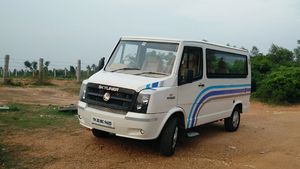 സുഖസൗകര്യങ്ങൾ വാനോളം ഉയർത്തി ഒരു മോഡിഫൈഡ് ട്രാവലർ