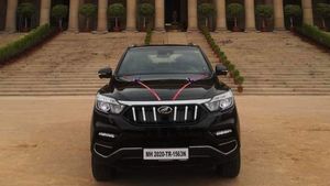 ആദ്യ ബിഎസ് VI ആൾട്യുറാസ് G4 രാഷ്ട്രപതിക്ക് സമ്മാനിച്ച് മഹീന്ദ്ര