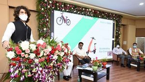 ഹരിത ഭാവിയിലേക്ക് ഒരു ചുവടുവെപ്പ്; വാട്‌സ് ആൻഡ് വോൾട്ട്സ് മൊബിലിറ്റിയിൽ നിക്ഷേപകനായി വിജയ് ദേവരകൊണ്ട