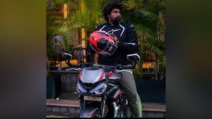 ട്രയംഫ് സ്ട്രീറ്റ് ട്രിപ്പിള്‍ R സ്വന്തമാക്കി ജോജു ജോര്‍ജ്