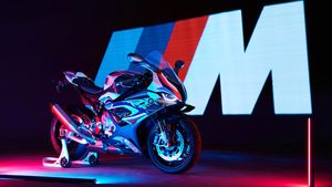 M 1000 RR സൂപ്പർ ബൈക്ക് ഇന്ത്യയിലേക്ക് എത്തുന്നു; ടീസർ വീഡിയോയുമായി ബിഎംഡബ്ല്യു