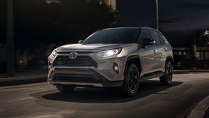 ടൊയോട്ട RAV4 ഹൈബ്രിഡ് എസ്‌യുവിയുടെ പുതിയ പരീക്ഷണ ചിത്രങ്ങൾ പുറത്ത്; അരങ്ങേറ്റം ഉറപ്പിക്കാം