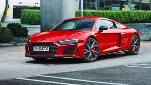 കരുത്തിനൊപ്പം കൂടുതൽ സ്പോർട്ടി ലുക്ക്സും; R8 V10 അവതരിപ്പിച്ച് ഔഡി