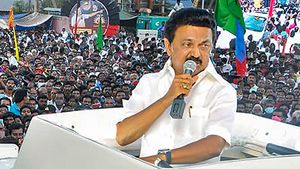 സ്റ്റാലിന്റെ യാത്ര ഇനി ലാൻഡ് റോവർ ഡിഫെൻഡർ എസ്‌യുവിയിൽ