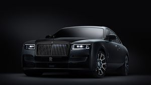 പത്തല്ല നൂറല്ല! 2022 Ghost Black Badge -ന് 44,000 കളർ ഓപ്ഷനുകൾ വാഗ്ദാനം ചെയ്ത് Rolls Royce