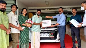 താരങ്ങൾക്കിടയിലെ മിന്നുംതാരം; ടൊയോട്ട വെൽഫയർ ആഢംബര എംപിവി സ്വന്തമാക്കി വിജയ് ബാബു