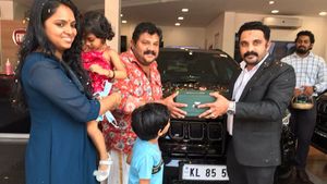 സുരക്ഷയിലും ഫീച്ചറിലും ഇവന്‍ കേമന്‍! രണ്ടാമതും Jeep Compass സ്വന്തമാക്കി ഹരീഷ് കണാരന്‍