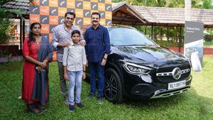 22 വർഷത്തെ വിശ്വസ്ത സേവനത്തിന് സമ്മാനം Mercedes Benz; ജീവനക്കാരന് GLA എസ്‌യുവി സമ്മാനിച്ച് MyG ചെയർമാൻ