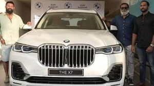ബിഎംഡബ്ല്യു പോര്‍ട്ട്‌ഫോളിയോയിലെ ഏറ്റവും വലിയ എസ്‌യുവി; X7 സ്വന്തമാക്കി നടന്‍ ലാല്‍
