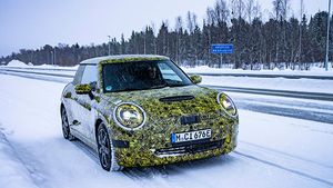 പുതുതലമുറയിലേക്ക് ചേക്കേറാൻ ഒരുങ്ങി Mini Cooper SE പ്രീമിയം ഇലക്ട്രിക് കാർ; ടീസർ പുറത്ത്