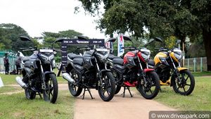 എല്ലാംകൊണ്ടും മിടുക്കന്‍; ഇന്ത്യന്‍ മോട്ടോര്‍സൈക്കിള്‍ ഓഫ് ദി ഇയര്‍ അവാര്‍ഡ് സ്വന്തമാക്കി TVS Raider 125
