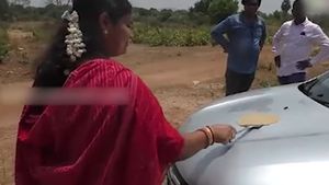 കൊടും ചൂടില്‍ കാറിന്റെ ബോണറ്റില്‍ ചപ്പാത്തി ചുട്ട് യുവതി; വീഡിയോ വൈറല്‍