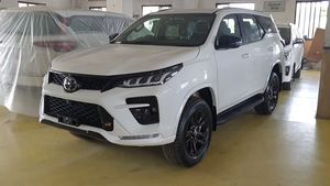പുത്തൻ Toyota Fortuner GR-S -ന്റെ സവിശേഷതകൾ വെളിപ്പെടുത്തി വോക്ക്എറൗണ്ട് വീഡിയോ