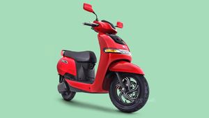 TVS iQube ഇലക്ട്രിക് പുത്തനും പഴയതും തമ്മിൽ മാറ്റുരയ്ക്കാം
