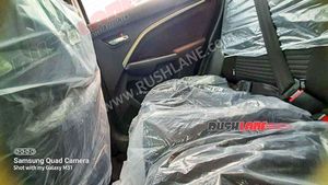 2022 Maruti Brezza -യുടെ ഇന്റീരിയറും സൺറൂഫും വെളിപ്പെടുത്തി പുത്തൻ സ്പൈ ചിത്രങ്ങൾ
