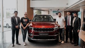 ഭർത്താവിന് Jeep Meridian എസ്‌യുവി സമ്മാനിച്ച് മലയാള സിനിമയുടെ പ്രിയതാരം ശ്വേതാ മേനോൻ