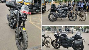 കിടിലൻ ഡിസൈനും അതിനൊത്ത ലുക്കും, Bajaj-Triumph സ്ക്രാംബ്ലർ ബൈക്കിന്റെ ചിത്രങ്ങൾ പുറത്ത്