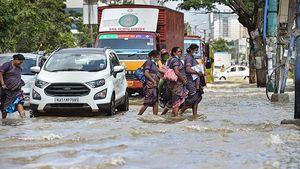 കാര്‍ വെള്ളപ്പൊക്ക ഭീഷണിയില്‍ നിന്നും എങ്ങിനെ  സംരക്ഷിക്കാം; വെള്ളക്കെട്ടിലൂടെയുള്ള  ഡ്രൈവിൽ  ശ്രദ്ധിക്കേണ്ടവ 