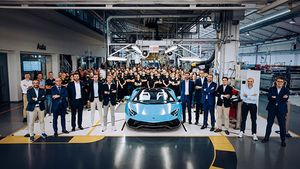 Aventador V12-ന്റെ പ്രൊഡക്ഷന്‍ അവസാനിപ്പിച്ചു; അവസാന യൂണിറ്റ് പുറത്തിറക്കി Lamborghini