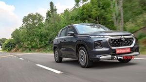 പീതാംബരൻ സാറേ...Maruti Grand Vitara ബോംബ് പൊട്ടിച്ചിട്ടുണ്ടേ! വില വിവരങ്ങൾ ഇങ്ങനെ
