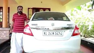 ഹെല്‍മെറ്റ് വെക്കാത്തതിന് കാര്‍ ഡ്രൈവര്‍ക്ക് 500 രൂപ പിഴയിട്ട് ട്രാഫിക് പൊലീസ്; സംഭവം കൊല്ലത്ത്