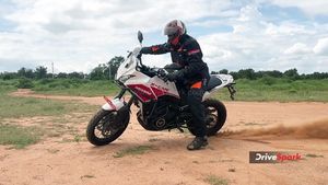 സാഹസികതയിലേക്ക് ഇറങ്ങിച്ചെല്ലാം; Moto Morini X-Cape 650X റിവ്യു