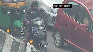 തെളിവ് കിട്ടിയാലേ ചലാന്‍ അടക്കൂവെന്ന് ട്വീറ്റ്; പൊലീസിന്റെ മറുപടിക്ക് പിന്നാലെ പോസ്റ്റും മുക്കി സ്‌കൂട്ടറുടമ
