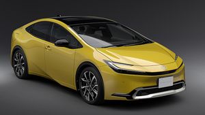 കണ്ടാൽ ആളൊരു സുന്ദരൻ, പുതുപ്പിറവിയെടുത്ത് Prius Hybrid കാർ; വരുമോ ഇന്ത്യയിലേക്കും?