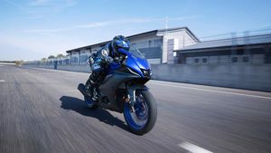 പുത്തൻ ഡിസൈനും TFT ഡിസ്പ്ലേയും; KTM RC 125 -ന് വെല്ലുവിളിയായി R125 -ന്റെ 2023 മോഡൽ അവതരിപ്പിച്ച Yamaha