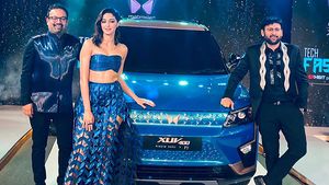 പുടവയണിഞ്ഞ് XUV400! ഇവിയുടെ OneOfOne സ്പെഷ്യൽ എഡിഷൻ അവതരിപ്പിച്ച് Mahindra