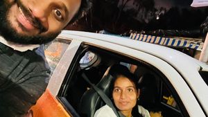'അമ്മയേക്കാള്‍ വലിയ പോരാളി മറ്റാരുമില്ല'; KGF സീന്‍ ഓര്‍മിപ്പിച്ച് മകളെയും വെച്ച്  Uber ഓടിക്കുന്ന ഒരമ്മ
