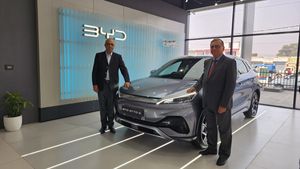 BYD യുടെ പുത്തൻ ഷോറൂം; വിപണി പിടിക്കാൻ കച്ചക്കെട്ടി വാഹനനിർമാതാക്കൾ