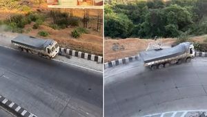 സൈഡ് റെയിൽ ജീവൻ കാത്തു;ബ്രേക്ക് നഷ്ടപ്പെട്ട് കുതിക്കുന്ന ട്രക്കിൻ്റെ വീഡിയോ വൈറൽ