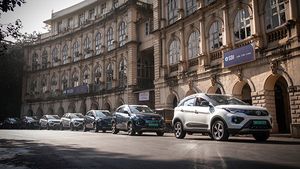 Nexon EV വിൽപ്പന 35,000 യൂണിറ്റ് കടന്നു, കൂടെ XUV400 ഇവിക്കിട്ട് ഒരു കൊട്ടും കൊടുത്ത് Tata Motors